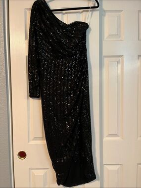 Lulu’s Elegant Occasion Black Sequin One-Shoulder Midi Dress, size medium